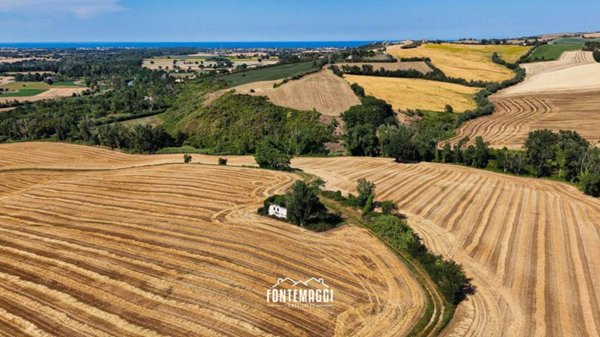 casa indipendente in vendita a Fano in zona Caminate