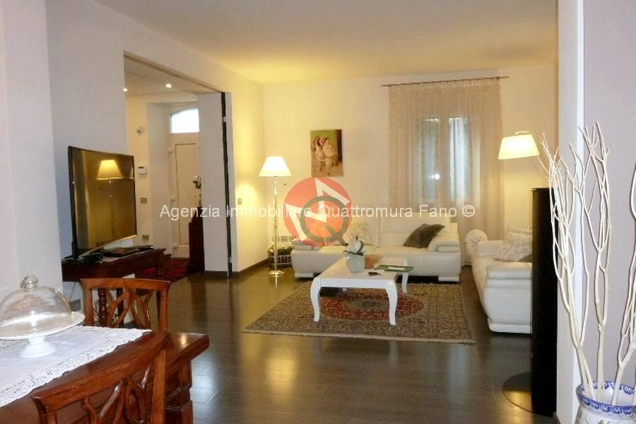 casa indipendente in vendita a Fano