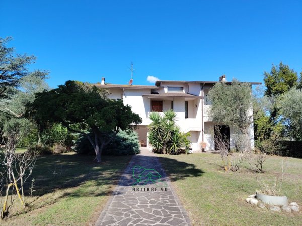casa indipendente in vendita a Fano in zona Falcineto