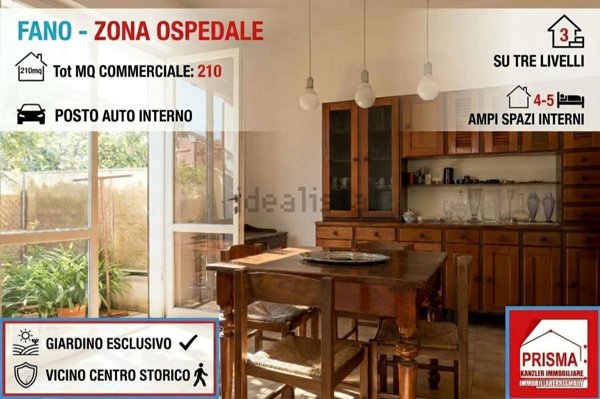 casa indipendente in vendita a Fano