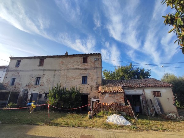 casale in vendita a Fano in zona Bellocchi