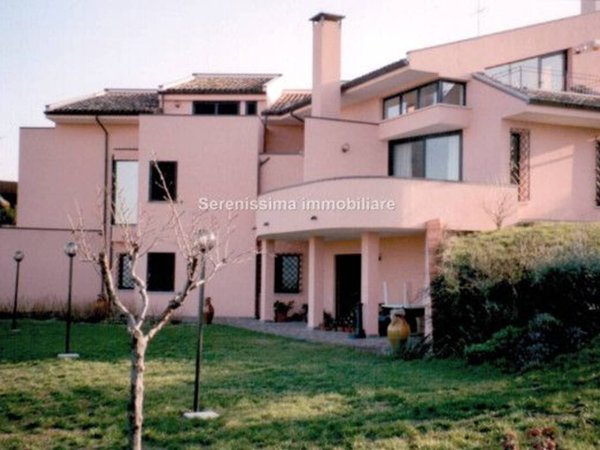 casa indipendente in vendita a Fano