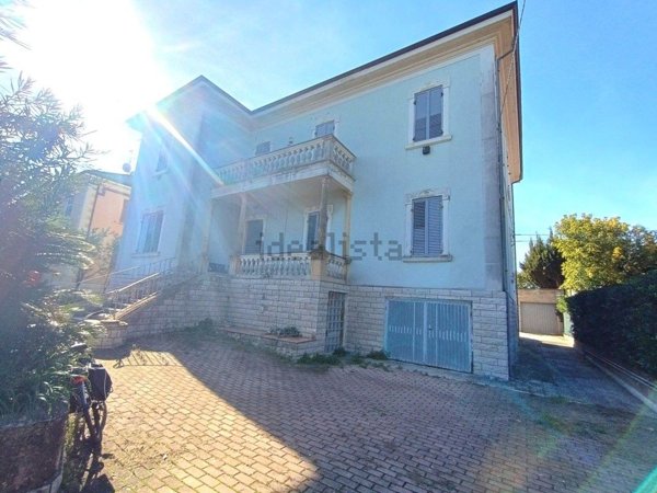 casa indipendente in vendita a Fano
