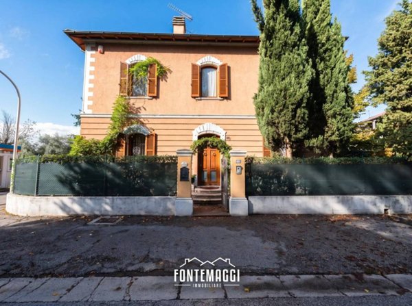 casa indipendente in vendita a Fano