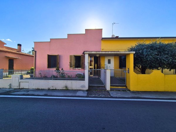 casa indipendente in vendita a Fano in zona Bellocchi