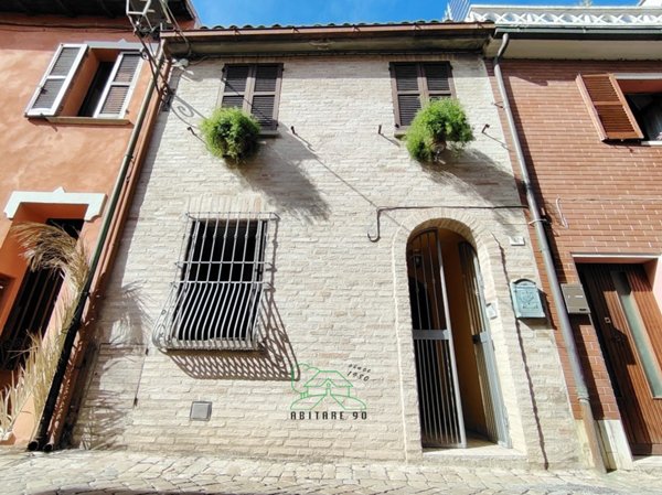 casa indipendente in vendita a Fano