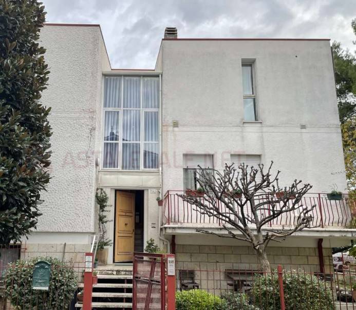 casa indipendente in vendita a Fano