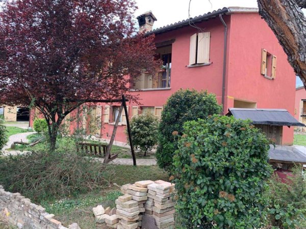 casa indipendente in vendita a Fermignano