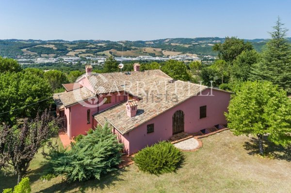 casa indipendente in vendita a Fermignano