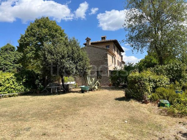 casa indipendente in vendita a Fermignano