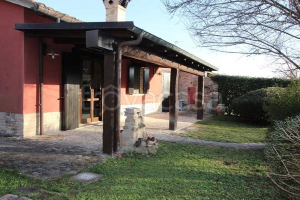 casa indipendente in vendita a Fermignano