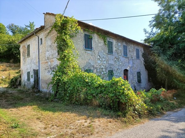 casale in vendita a Fermignano