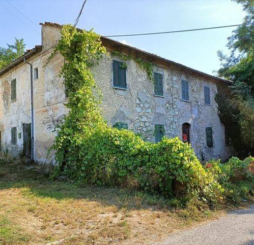 casa indipendente in vendita a Fermignano