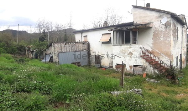 casa indipendente in vendita a Fermignano