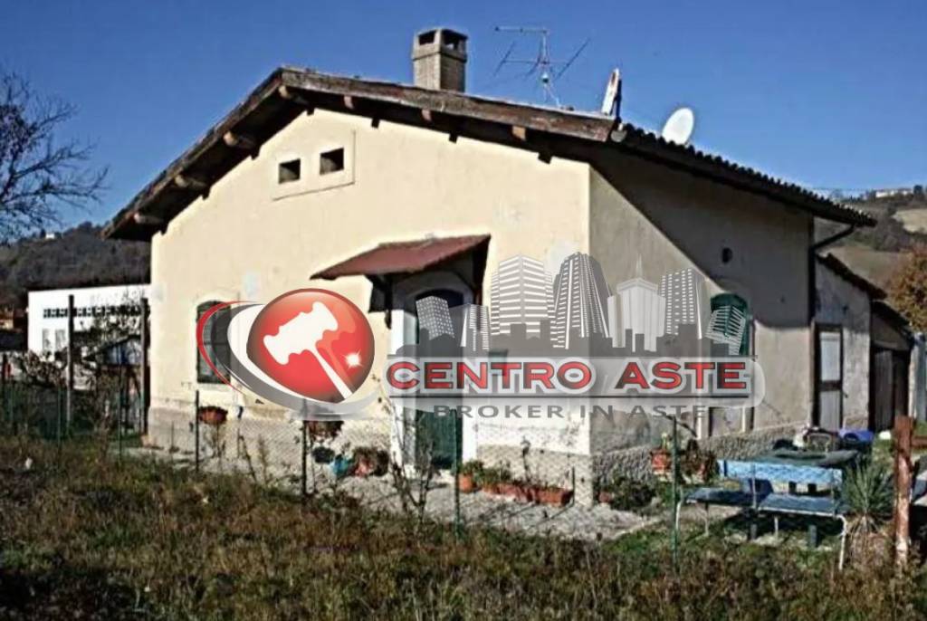 casa indipendente in vendita a Fermignano