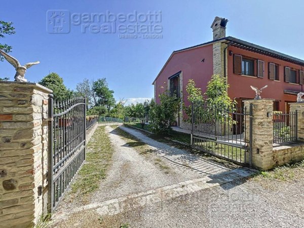 casa indipendente in vendita a Fermignano