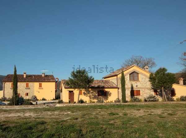 casale in vendita a Fermignano
