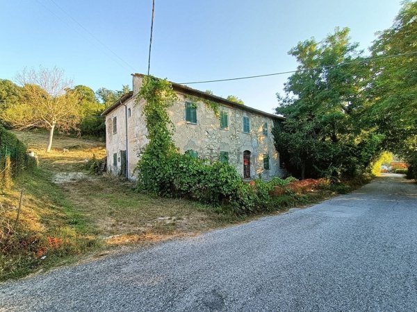 casale in vendita a Fermignano