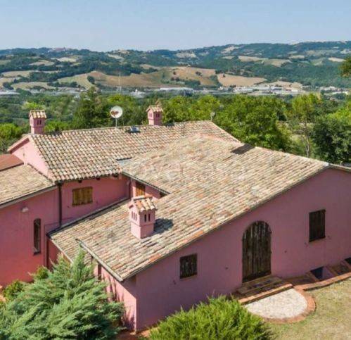 casa indipendente in vendita a Fermignano
