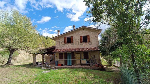 casa indipendente in vendita a Fermignano