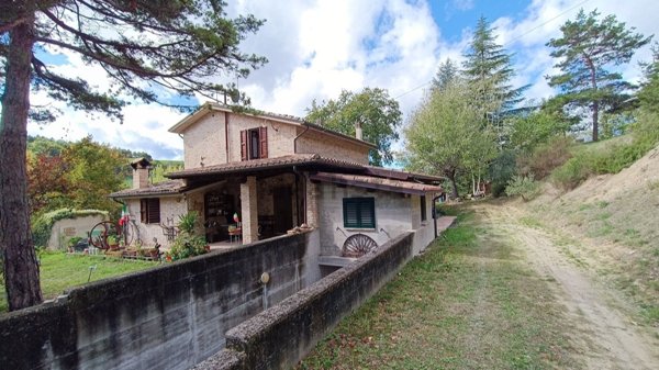casa indipendente in vendita a Fermignano