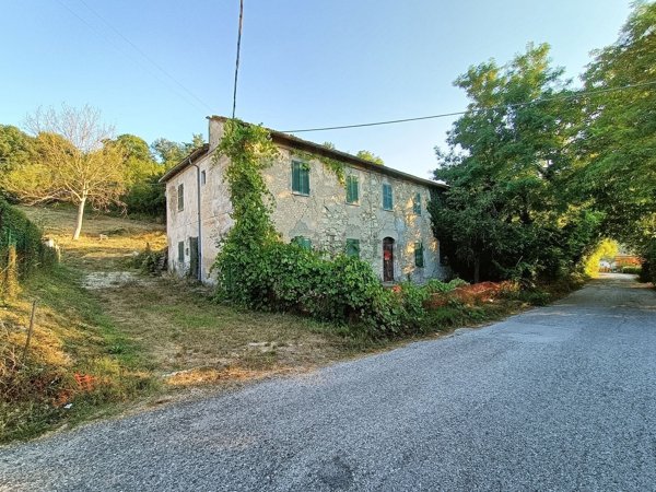 casale in vendita a Fermignano