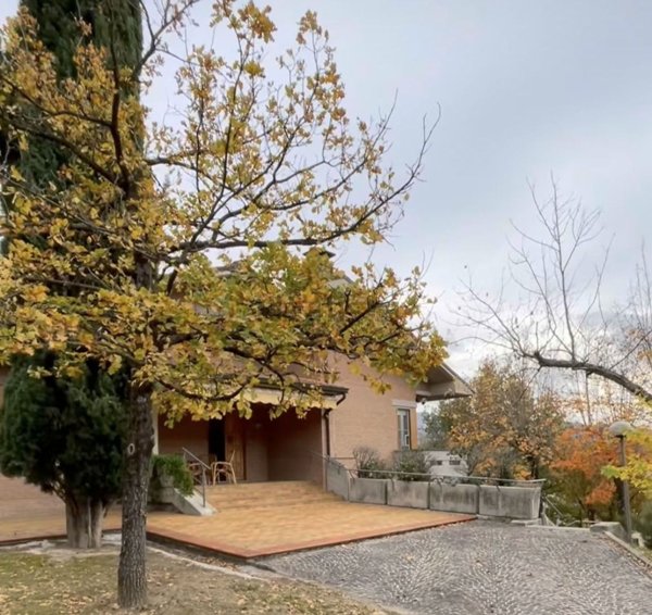 casa indipendente in vendita a Fermignano