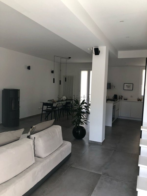 casa indipendente in vendita a Fermignano