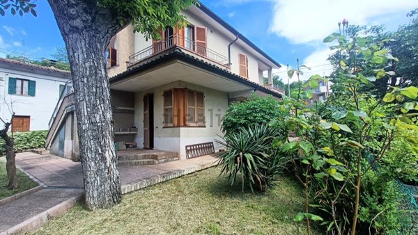 casa indipendente in vendita a Fermignano