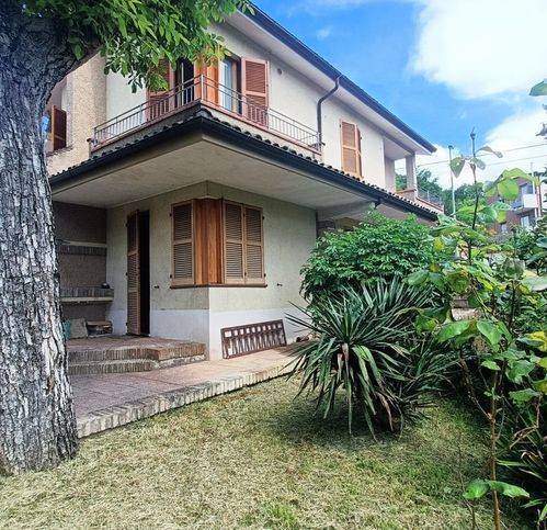 casa indipendente in vendita a Fermignano