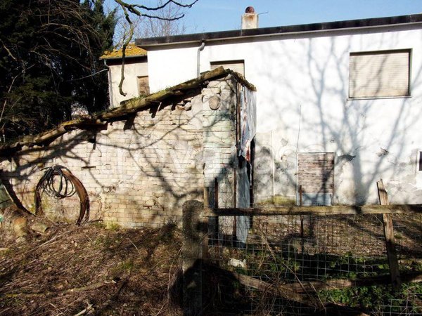 casa indipendente in vendita a Fermignano