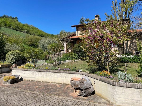 casa indipendente in vendita a Fermignano