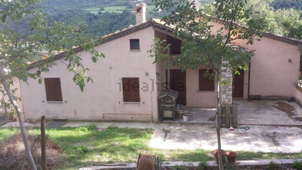 casa indipendente in vendita a Fermignano