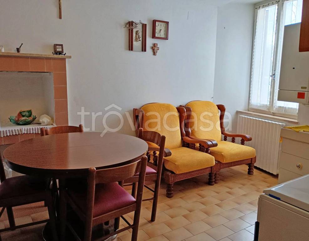 casa indipendente in vendita a Fermignano