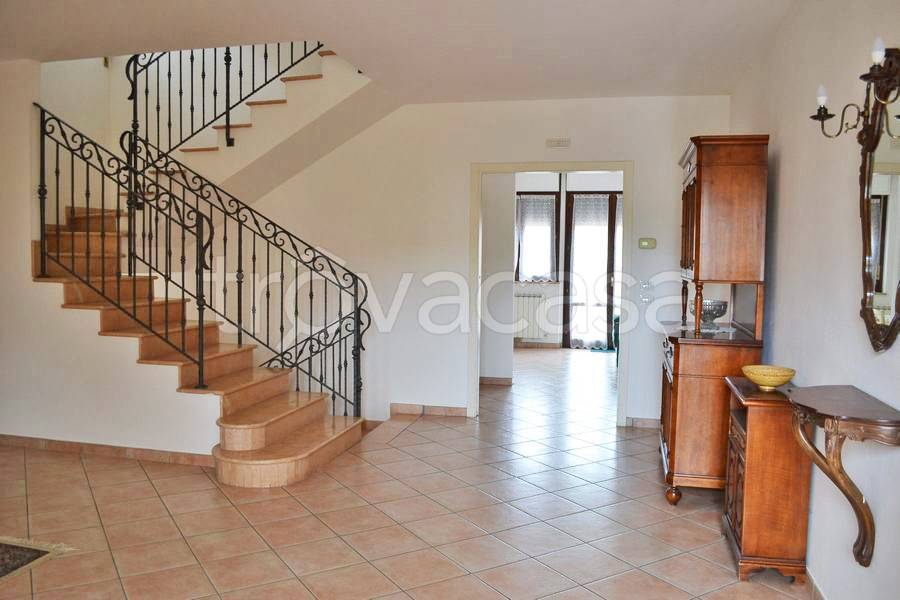 casa indipendente in vendita a Fermignano