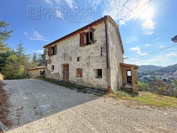 casa indipendente in vendita a Fossombrone