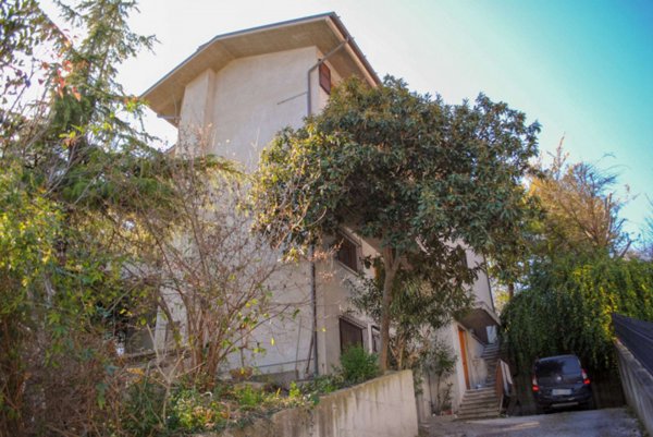 casa indipendente in vendita a Fossombrone