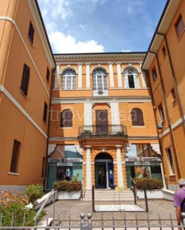 locale commerciale in vendita a Fossombrone