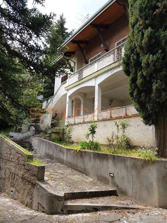 casa indipendente in vendita a Fossombrone