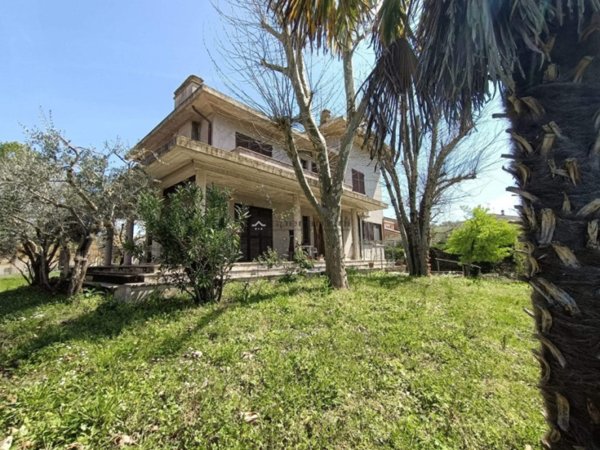 casa indipendente in vendita a Fossombrone in zona Isola di Fano