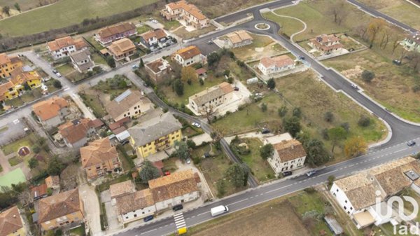 casa indipendente in vendita a Fossombrone