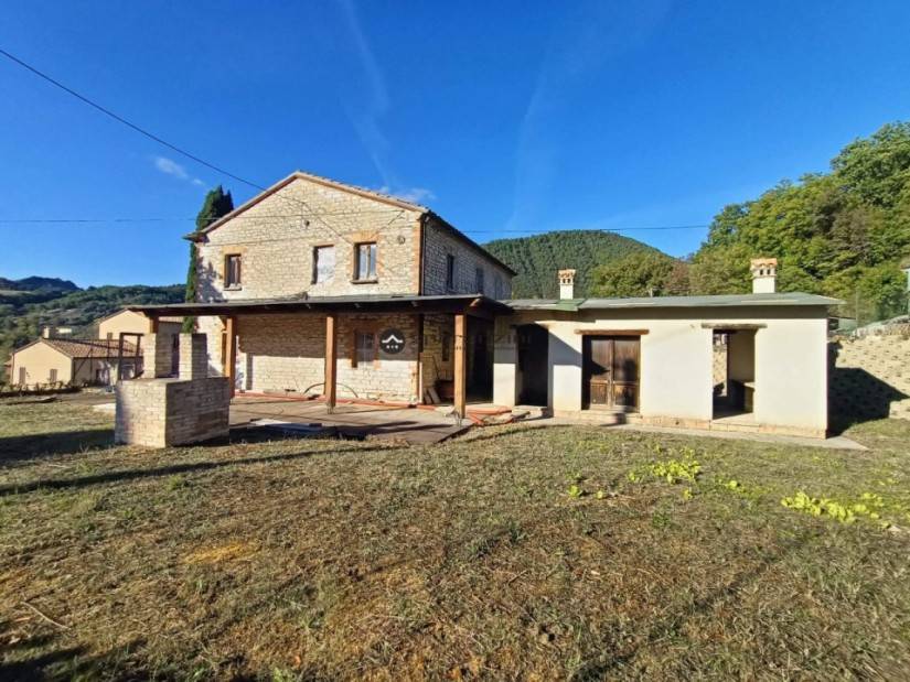 casa indipendente in vendita a Fossombrone in zona Bellaguardia