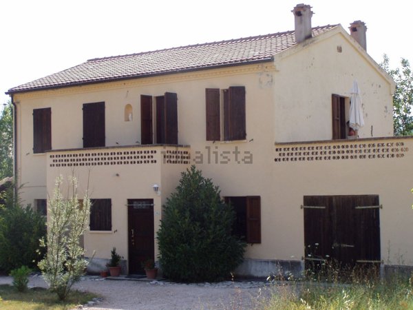 casa indipendente in vendita a Fossombrone