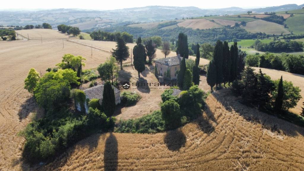 casa indipendente in vendita a Fossombrone