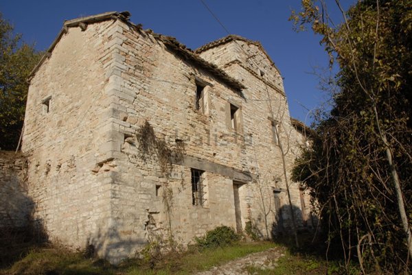 casa indipendente in vendita a Fossombrone