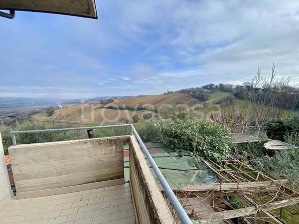 casa indipendente in vendita a Fossombrone