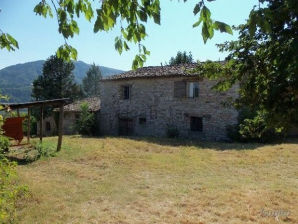 pentavano in vendita a Fossombrone in zona Calmazzo