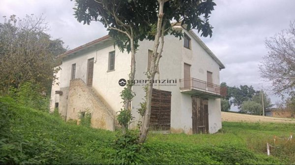 casa indipendente in vendita a Fossombrone in zona Isola di Fano
