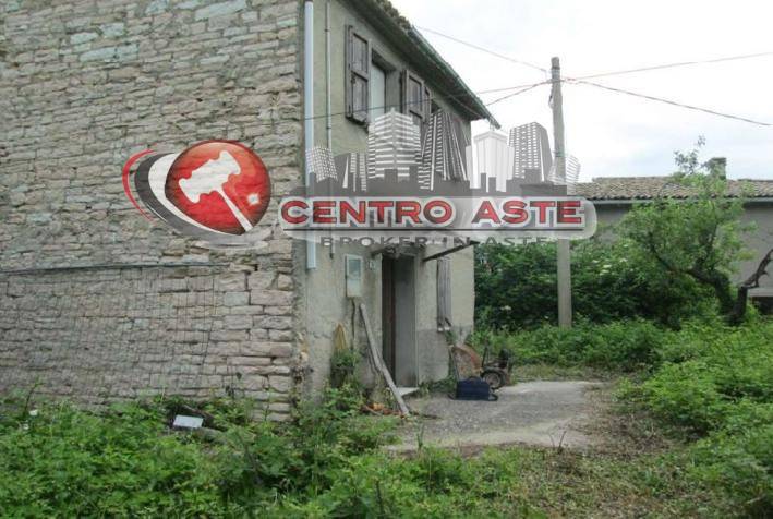 casa indipendente in vendita a Fossombrone in zona San Piero in Tambis