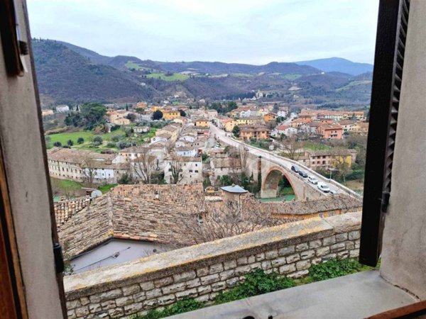 casa indipendente in vendita a Fossombrone
